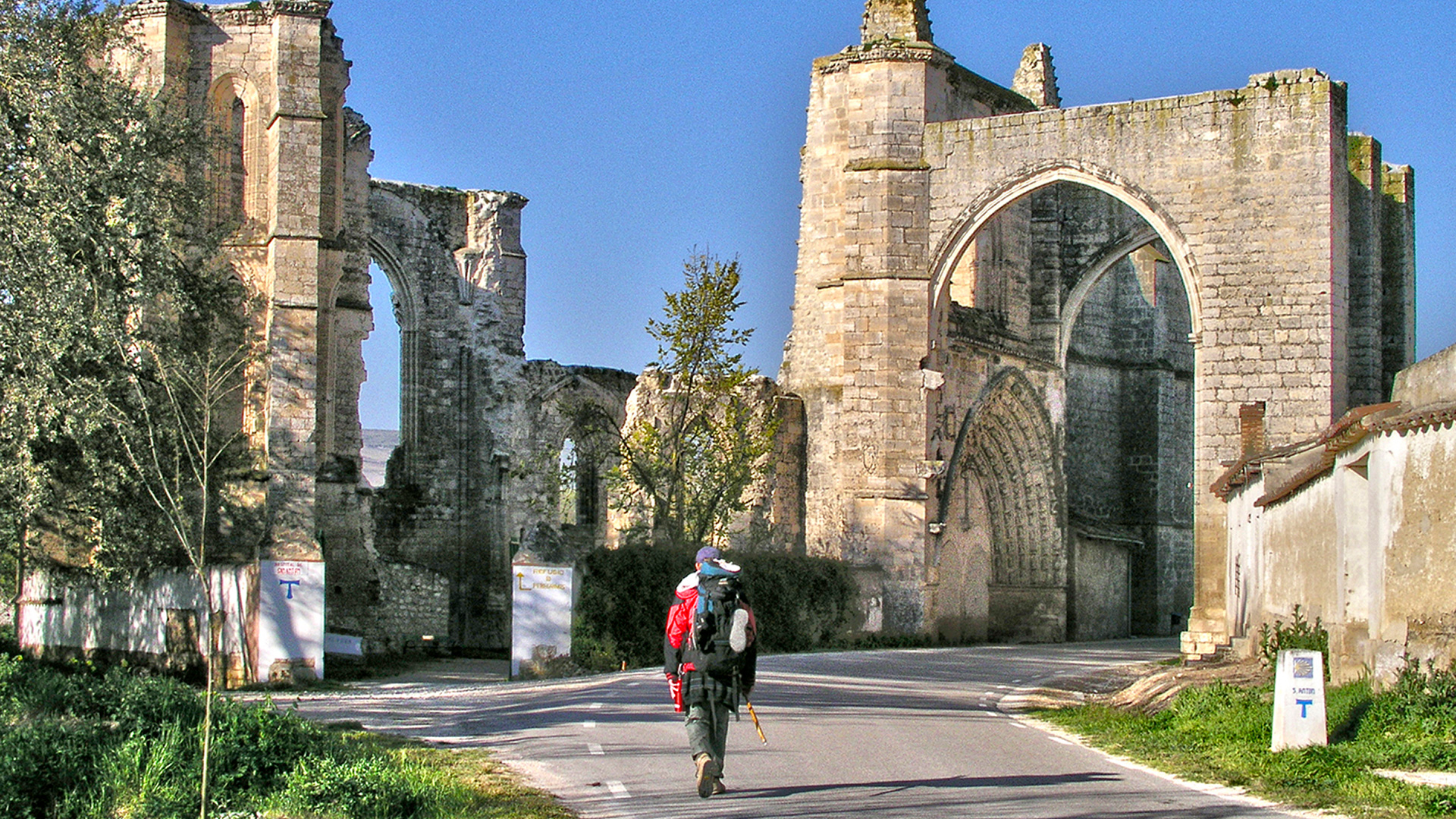 Las ruinas de San Antón en el Camino de Santiago
